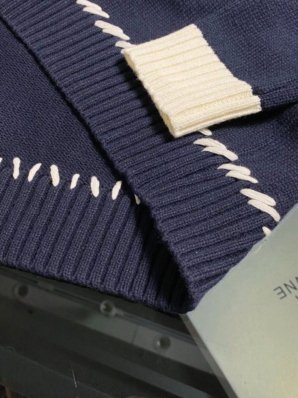 Ami Paris Heart Logo Crewneck Sweater - Picture 5 of 6